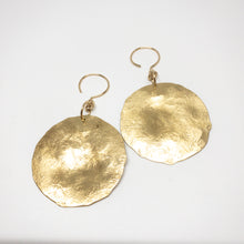 Load image into Gallery viewer, Sabi Disc Earrings - Brass