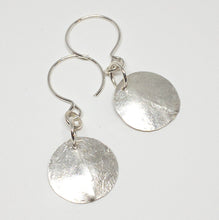 Load image into Gallery viewer, Kanso Disc Earrings - Sterling Silver
